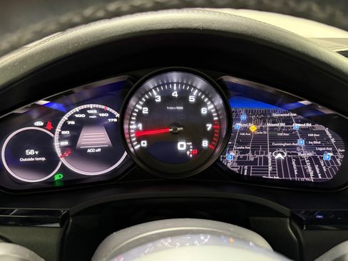 Used 2022 Porsche Cayenne image 30