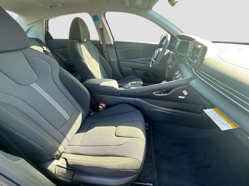 New 2026 Hyundai Elantra SE FWD image 20
