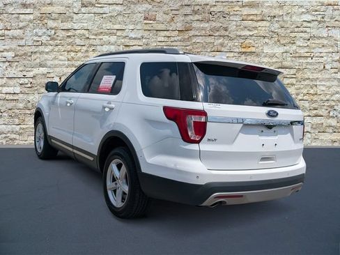 Used 2016 Ford Explorer XLT AWD/4WD image 3