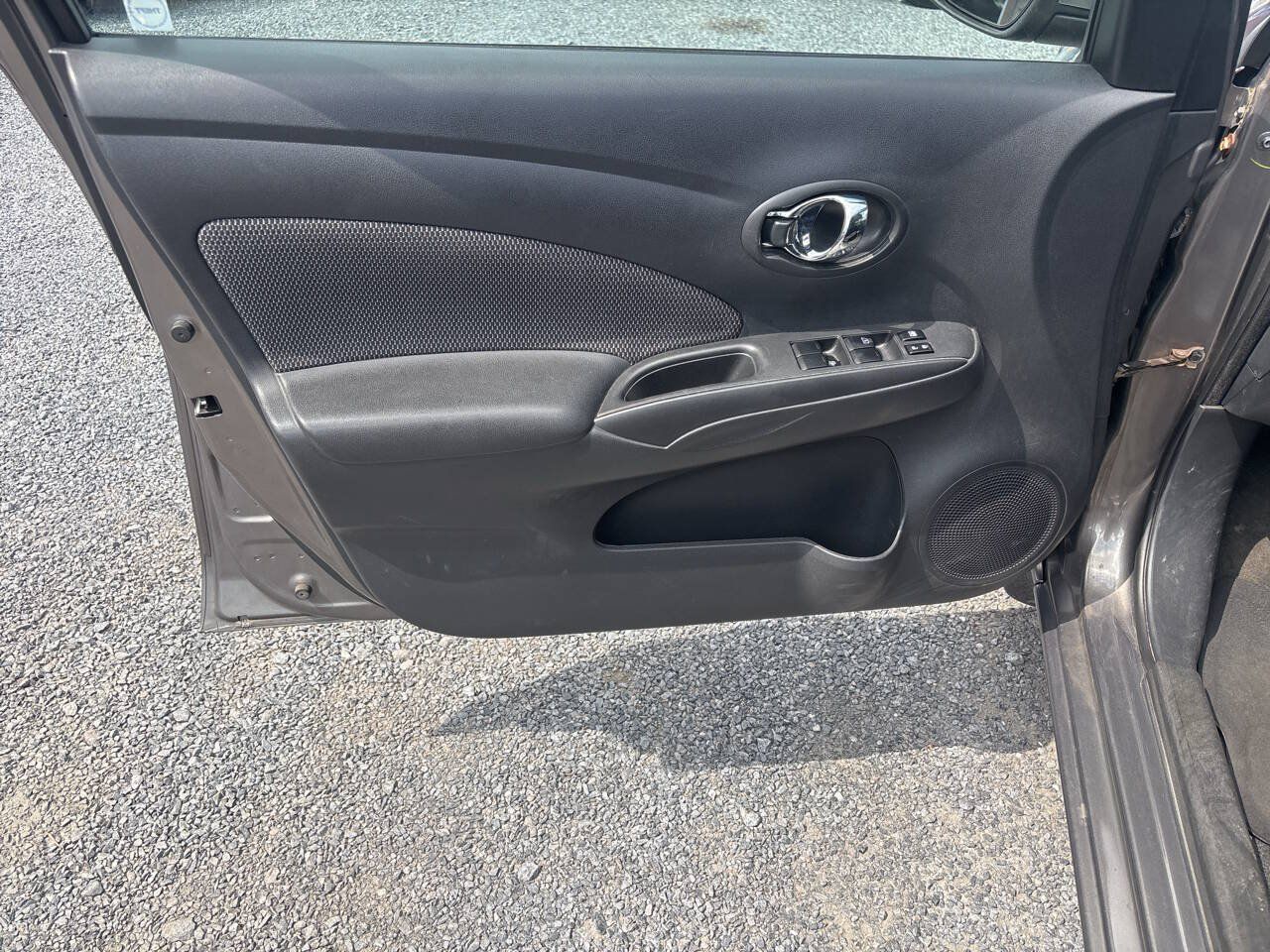 Used 2015 Nissan Versa SV FWD image 14