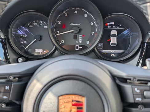 Used 2025 Porsche Macan Turbo AWD/4WD image 28