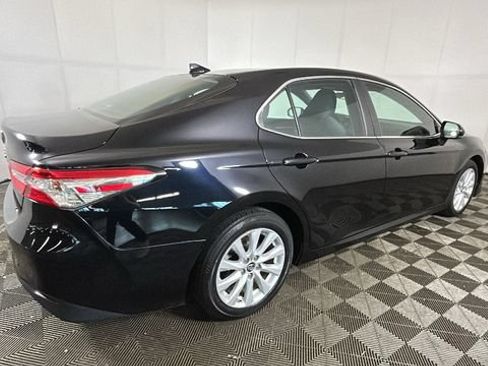 Used 2019 Toyota Camry LE FWD image 2