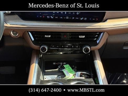 Used 2025 Chevrolet Tahoe High Country AWD/4WD image 14