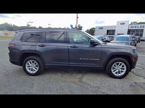 Used 2024 Jeep Grand Cherokee L Laredo AWD/4WD image 9