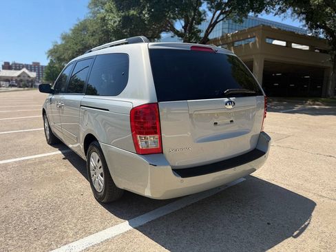 Used 2014 Kia Sedona LX FWD image 4