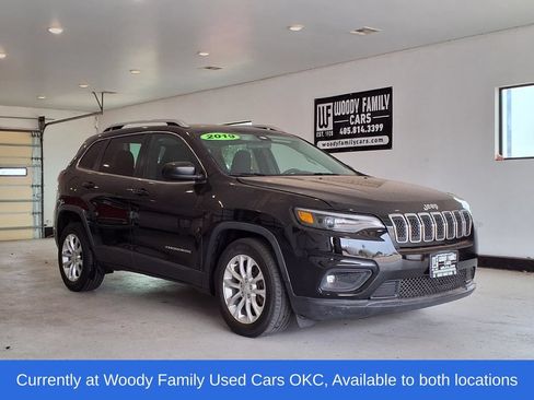 Used 2019 Jeep Cherokee Latitude w/ Popular Appearance Group FWD image 1