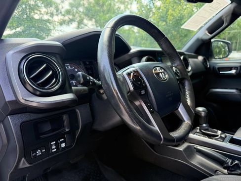 Used 2017 Toyota Tacoma TRD Sport w/ Premium & Technology Package RWD image 22