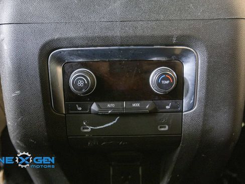 Used 2022 Chevrolet Suburban Premier AWD/4WD image 29