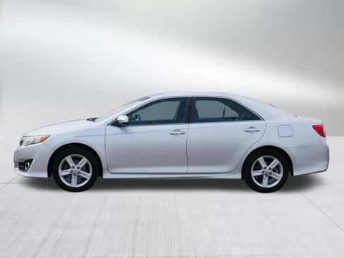 Used 2014 Toyota Camry SE w/ Fleet Convenience Package image 4