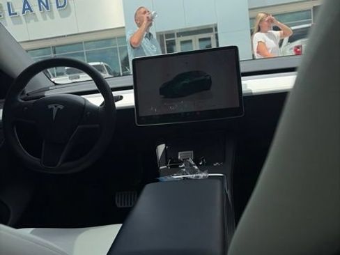 Used 2024 Tesla Model Y Performance AWD/4WD image 25