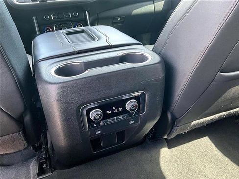 Used 2024 Chevrolet Suburban LT w/ Luxury Package RWD image 24