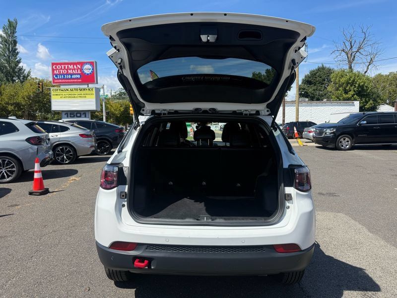 Used 2025 Jeep Compass Trailhawk AWD/4WD image 54