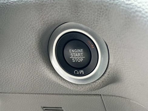 Used 2023 Chrysler Pacifica Touring-L FWD image 25