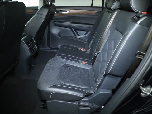 Used 2024 Volkswagen Atlas SE AWD/4WD image 14