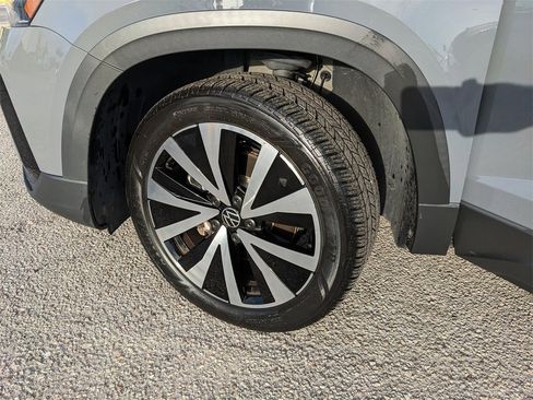 Used 2023 Volkswagen Taos SE image 32