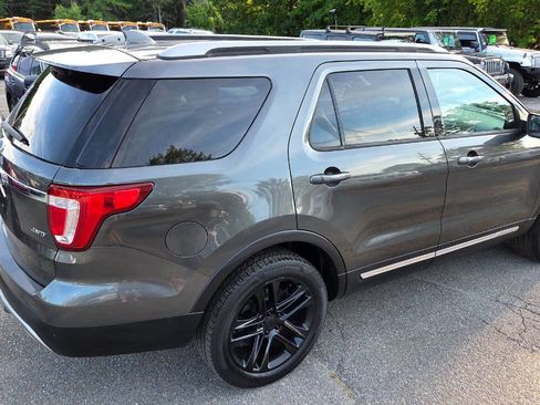 Used 2017 Ford Explorer XLT w/ Equipment Group 202A AWD/4WD image 15