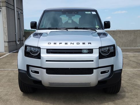 New 2024 Land Rover Defender 110 SE image 8