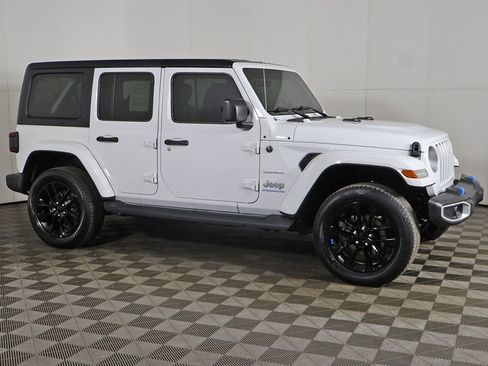 Used 2023 Jeep Wrangler Unlimited Sahara w/ Cold Weather Group AWD/4WD image 13