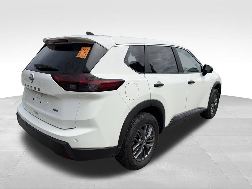 Used 2024 Nissan Rogue S AWD/4WD image 39