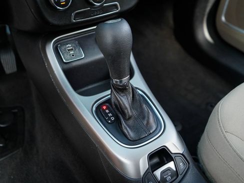 Used 2018 Jeep Compass Sport FWD image 32