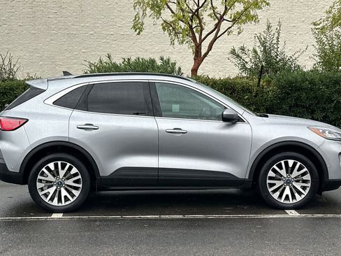 Certified 2021 Ford Escape Titanium w/ Class II Trailer Tow Package image 9