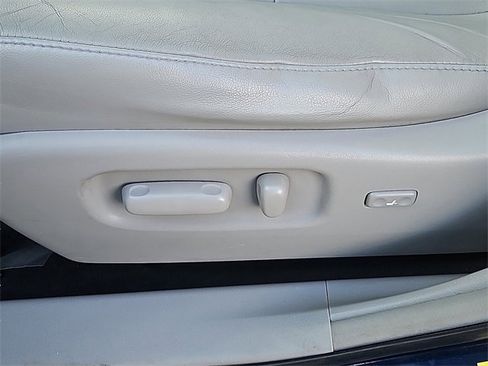 Used 2012 Toyota Highlander SE image 20