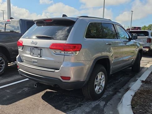 Used 2017 Jeep Grand Cherokee Laredo w/ Quick Order Package 23E AWD/4WD image 4
