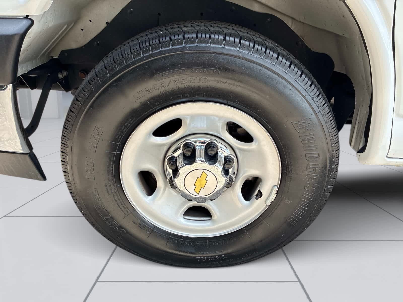 Used 2025 Chevrolet Express 3500 LT w/ LT Preferred Equipment Group RWD image 17