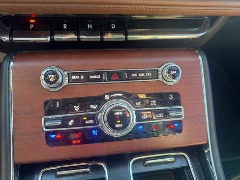 Used 2020 Lincoln Aviator Reserve w/ Equipment Group 201A image 4