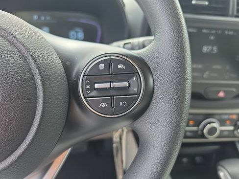 Certified 2025 Kia Soul LX w/ LX Technology Package FWD image 20