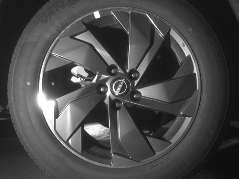 Used 2025 Nissan Rogue SV FWD image 15