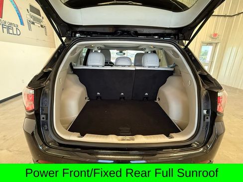 Used 2018 Jeep Compass Latitude w/ Popular Equipment Group FWD image 5