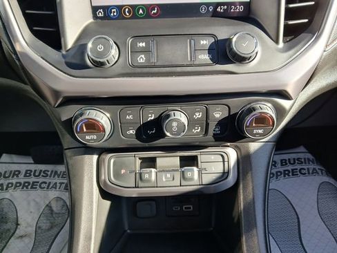 Used 2022 GMC Acadia AT4 image 23