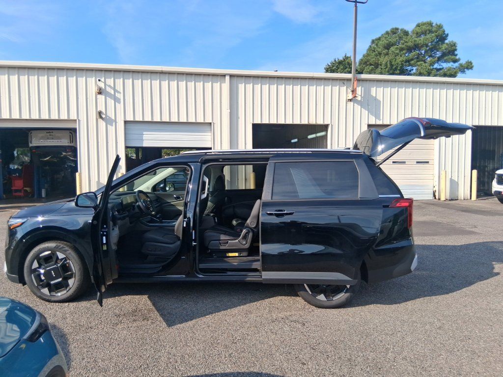 Used 2026 Kia Carnival EX FWD image 19