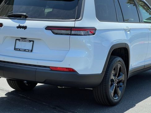 New 2026 Jeep Grand Cherokee L Limited w/ Limited Altitude Package AWD/4WD image 8