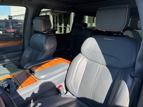 Used 2022 Jeep Grand Wagoneer Series II w/ Convenience Group III image 16