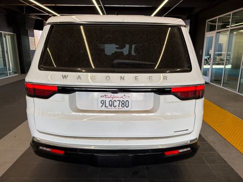 Used 2024 Jeep Wagoneer L Series II RWD image 18