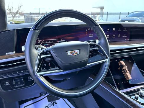 Certified 2025 Cadillac Escalade ESV Premium Luxury Platinum AWD/4WD image 15