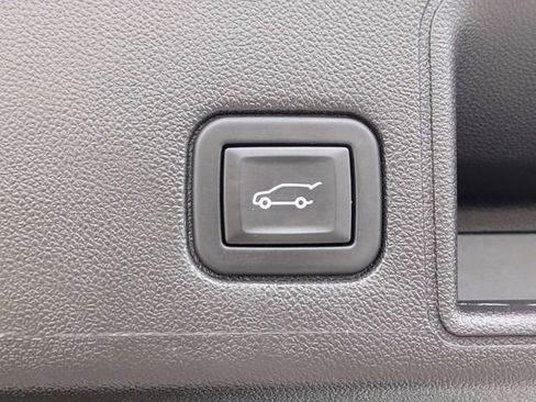 Used 2024 GMC Terrain SLT FWD image 13