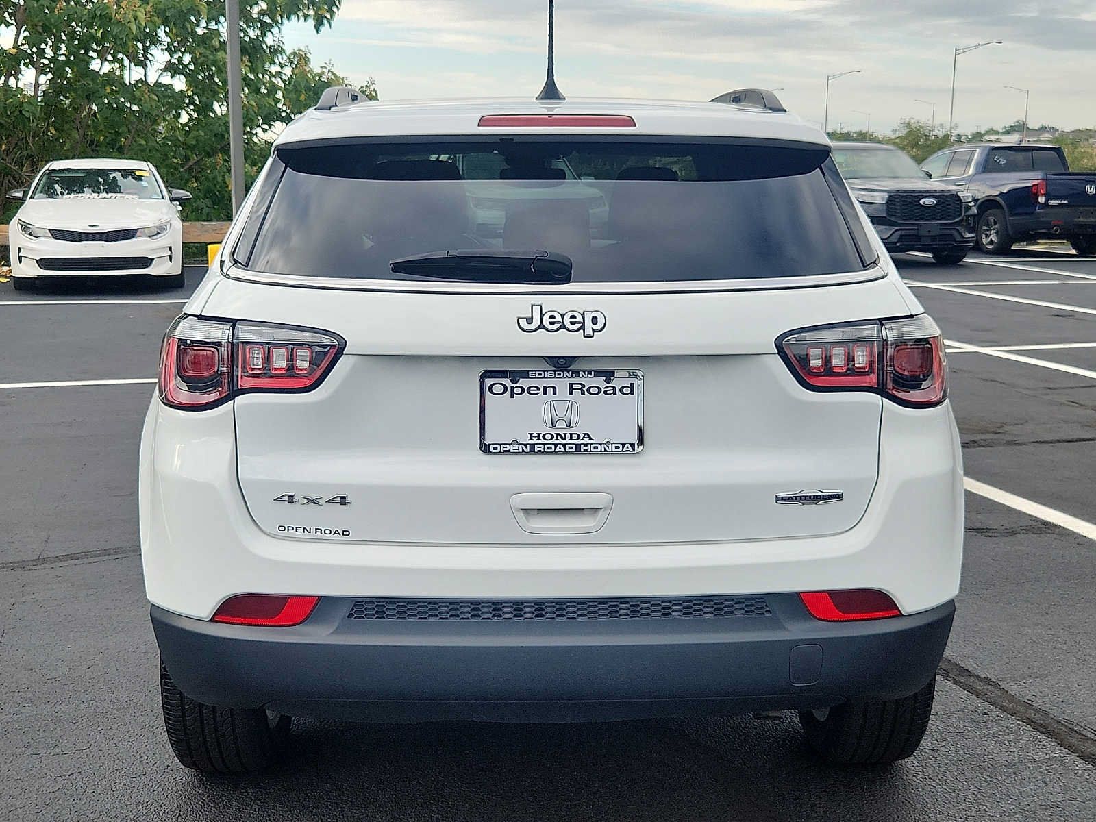 Used 2022 Jeep Compass Latitude w/ Sun and Sound Group AWD/4WD image 5