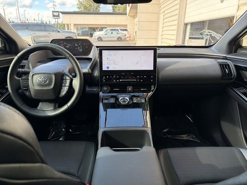 Used 2023 Toyota bZ4X AWD image 18