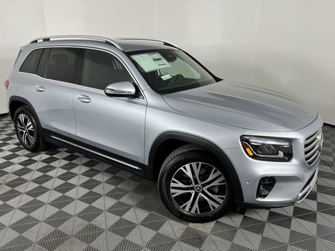 New 2025 Mercedes-Benz GLB 250 image 2