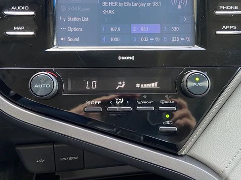 Used 2020 Toyota Camry SE FWD image 20