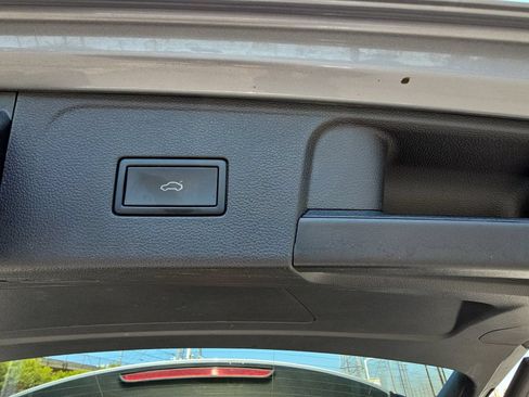 Used 2024 Volkswagen Atlas SE FWD image 15