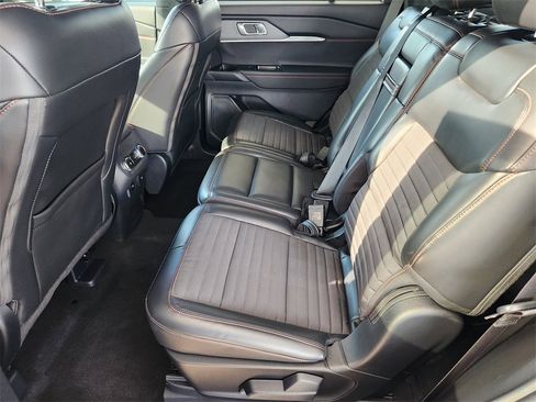 Used 2025 Ford Explorer ST-Line image 27