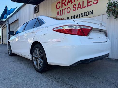Used 2016 Toyota Camry SE w/ Moonroof Package FWD image 10