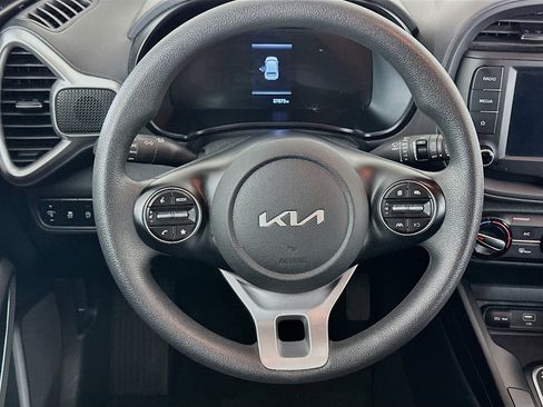 Used 2025 Kia Soul LX w/ LX Technology Package image 18