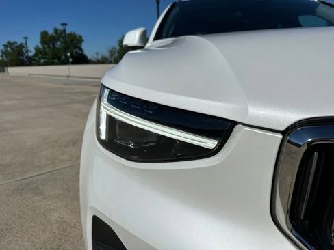 Certified 2024 Volvo XC40 B5 Plus w/ Climate Package AWD/4WD image 12