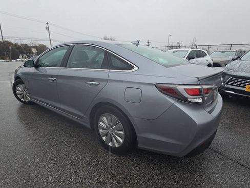 Used 2016 Hyundai Sonata SE image 3