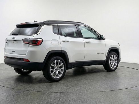 Used 2025 Jeep Compass Limited AWD/4WD image 9